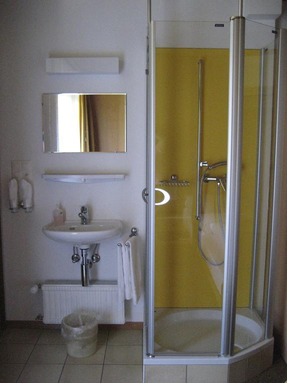 Hotel Garni Simplon Brigerbad 객실 사진